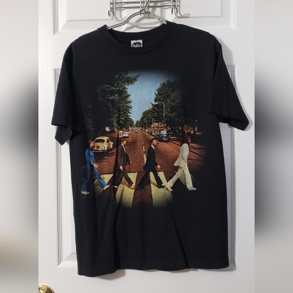 Men's Y2K The Beatles Abby Road Album Cover Official Apple Corp Black T-Shirt